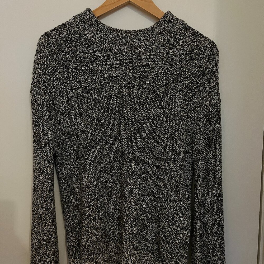 H&M Women's Sweater Black White Crew Neck Long Sleeve Size